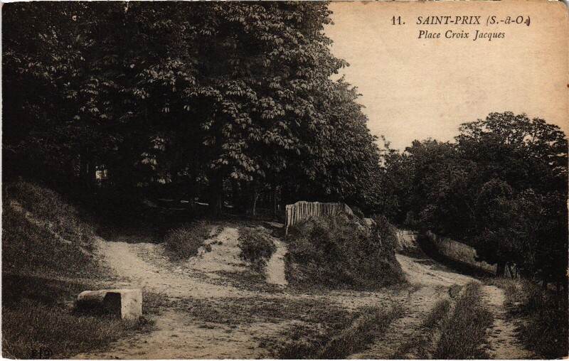 Carte postale ancienne St Prix Place Croix Jacques