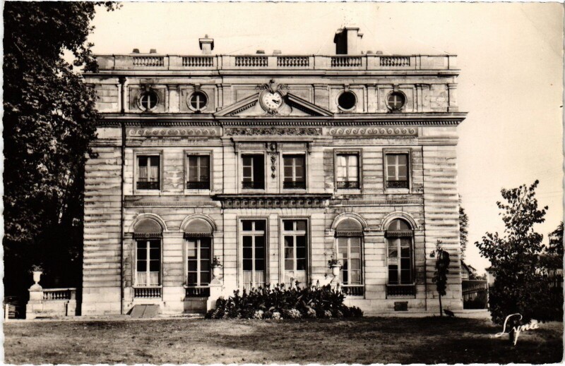 Carte postale ancienne Montmorency Hotel de Ville à Montmorency