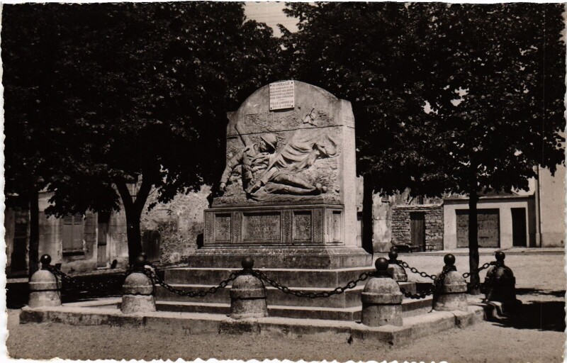 Carte postale ancienne Beaumont Monument aux Morts