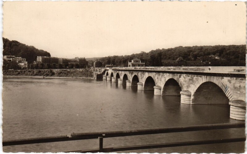 Carte postale ancienne Sevres Le Pont