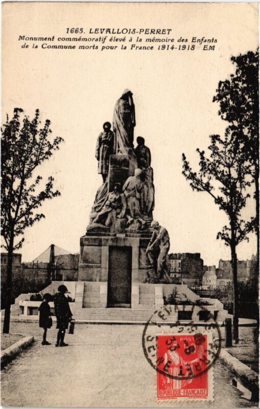 Carte postale ancienne Levallois-Perret Monument à Levallois-Perret