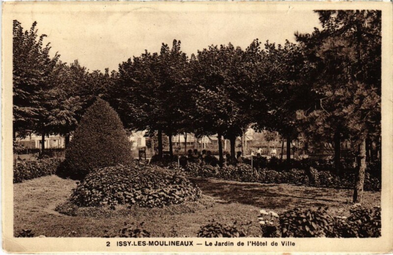 Carte postale ancienne Issy-les-Moulineaux Le Jardin de l'Hotel de Ville à Issy-les-Moulineaux