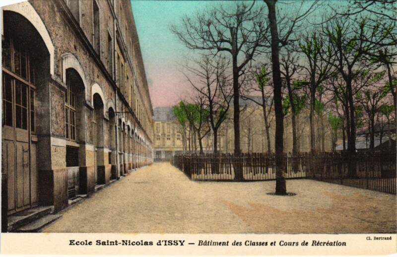 Carte postale ancienne Issy-les-Moulineaux Ecole Saint-Nicolas - Batiment des Classes à Issy-les-Moulineaux