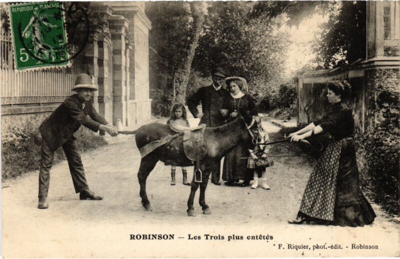 Carte postale ancienne Le Plessis-Robinson Les Trois plus Entetes au Plessis-Robinson