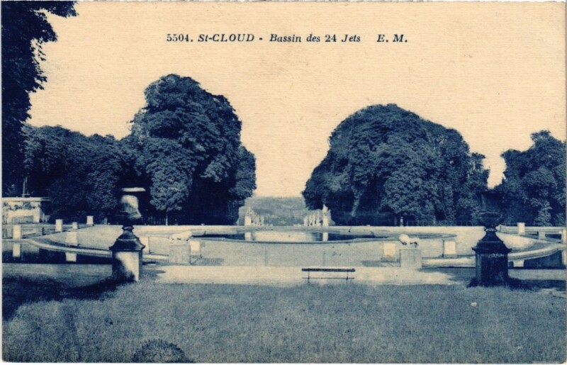 Carte postale ancienne Saint-Cloud Bassin des 24 Jets à Saint-Cloud
