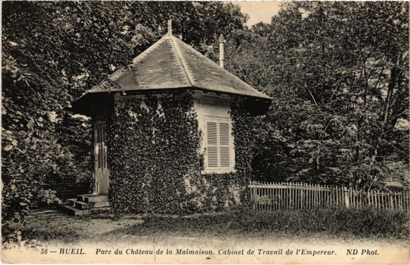 Carte postale ancienne Rueil-Malmaison Parc du Chateau de la Malmaison à Rueil-Malmaison