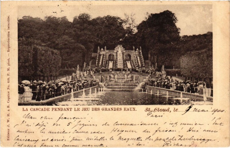 Carte postale ancienne Saint-Cloud La Cascade pendant le Jeu des Grandes Eaux à Saint-Cloud