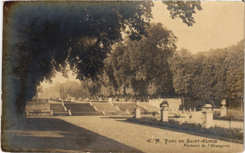 Carte postale ancienne Saint-Cloud Parc - Parterre de l'Orangerie à Saint-Cloud