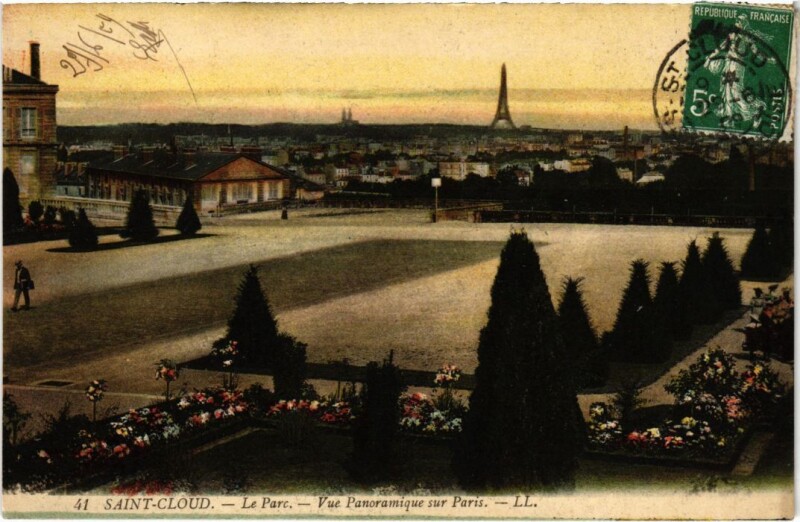 Carte postale ancienne Saint-Cloud Le Parc - Vue Panoramique sur Paris à Saint-Cloud