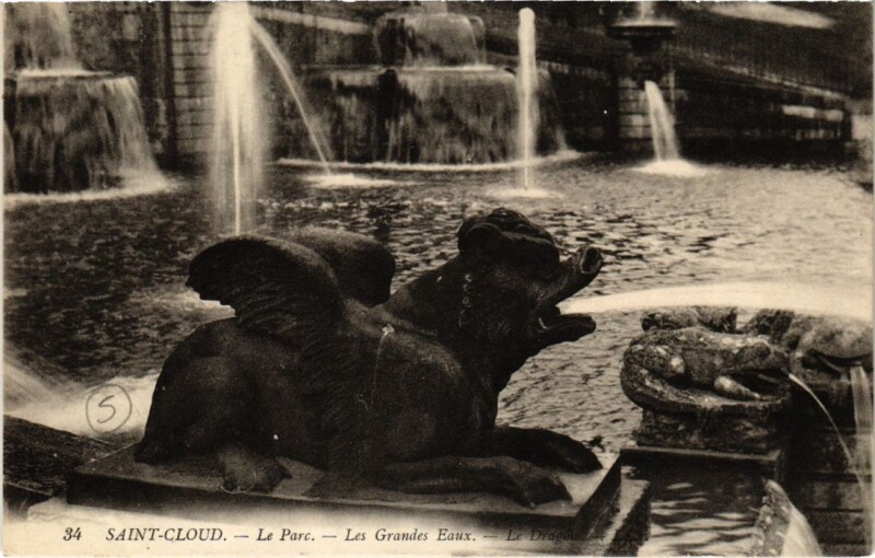 Carte postale ancienne Saint-Cloud Le Parc - Les Grandes Eaux - Le Dragon à Saint-Cloud
