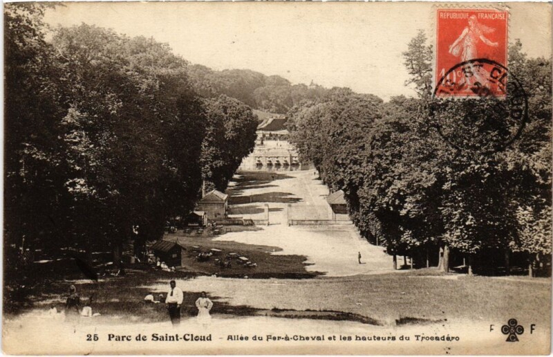 Carte postale ancienne Saint-Cloud Parc - Allee du Fer-a-Cheval - Hauteurs de Trocadero à Saint-Cloud