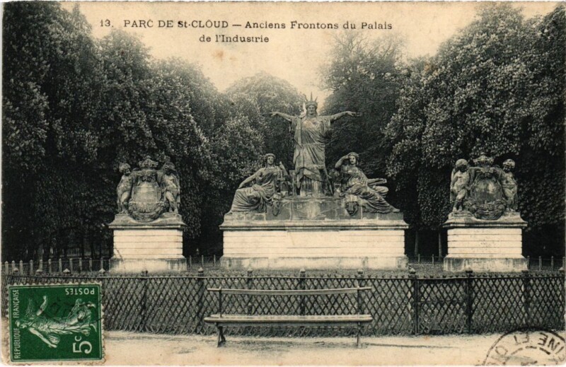 Carte postale ancienne Saint-Cloud Parc - Anciens Frontons du Palais de l'Industrie à Saint-Cloud