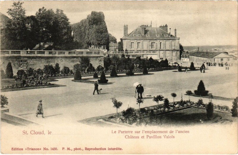 Carte postale ancienne Saint-Cloud Parterre sur l'Emplacement de l'Ancien Chateau à Saint-Cloud