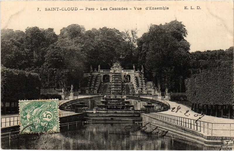 Carte postale ancienne Saint-Cloud Parc - Les cascades - Vue d'Ensemble à Saint-Cloud