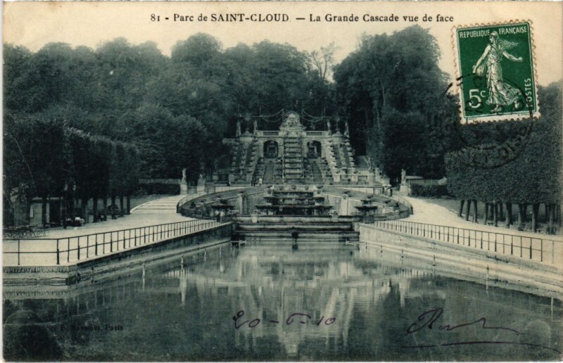 Carte postale ancienne Saint-Cloud Parc - La Grande Cascade - Vue de Face à Saint-Cloud