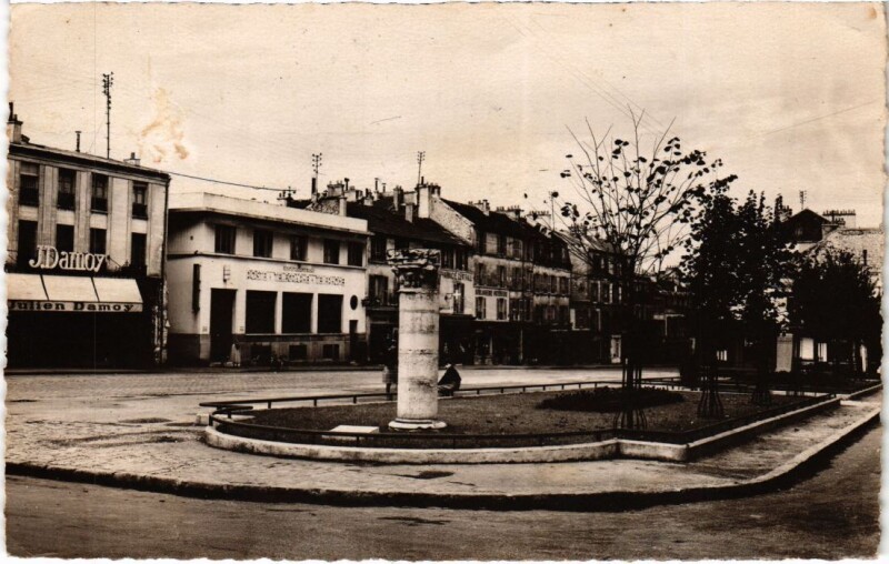 Carte postale ancienne Bourg-la-Reine Place Condorcet à Bourg-la-Reine