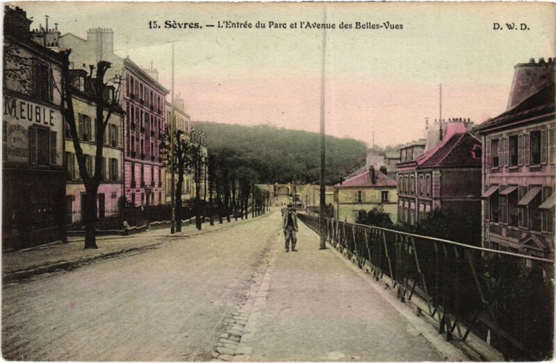 Carte postale ancienne Sevres L'Entree du Parc et l'Avenue des Belles-Vues