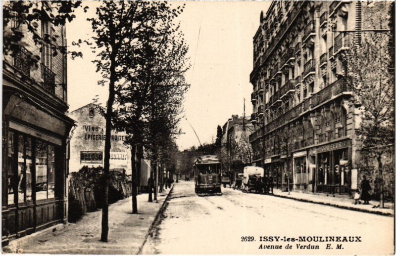 Carte postale ancienne Issy-les-Moulineaux Avenue de Verdun - tram à Issy-les-Moulineaux