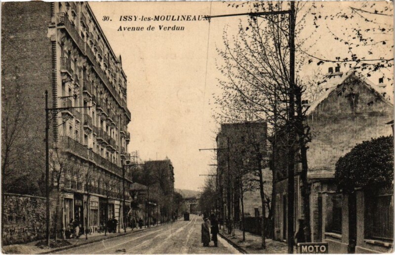 Carte postale ancienne Issy-les-Moulineaux Avenue de Verdun à Issy-les-Moulineaux