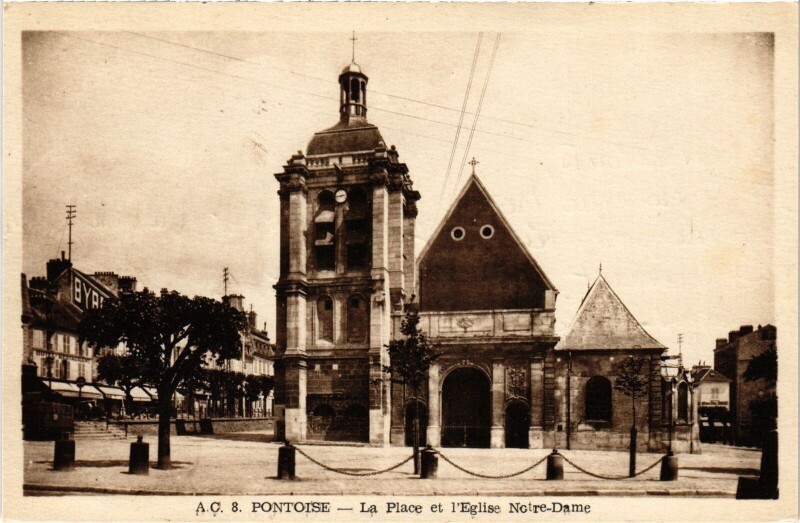 Carte postale ancienne Pontoise La Place et l'Eglise Notre Dame à Pontoise