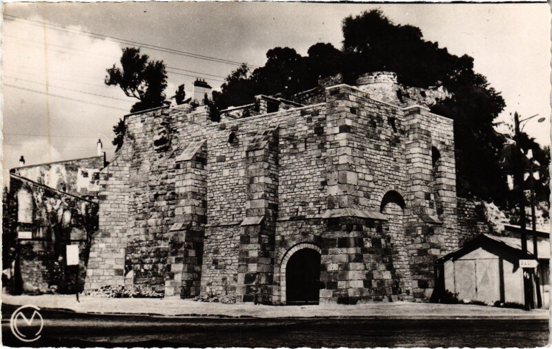 Carte postale ancienne Pontoise Les Remparts à Pontoise