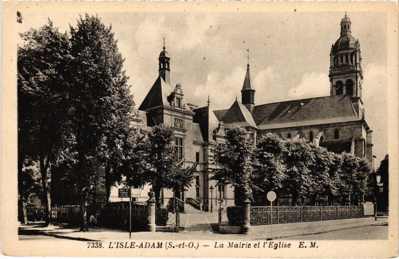 Carte postale ancienne L'Isle Adam La Mairie et Eglise à L'Isle-Adam
