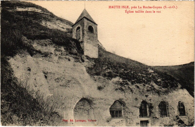 Carte postale ancienne Haute Isle Eglise taillee dans le roc à Haute-Isle