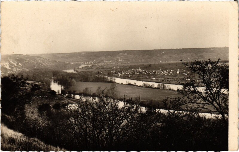 Carte postale ancienne La Roche Guyon panorama à La Roche-Guyon