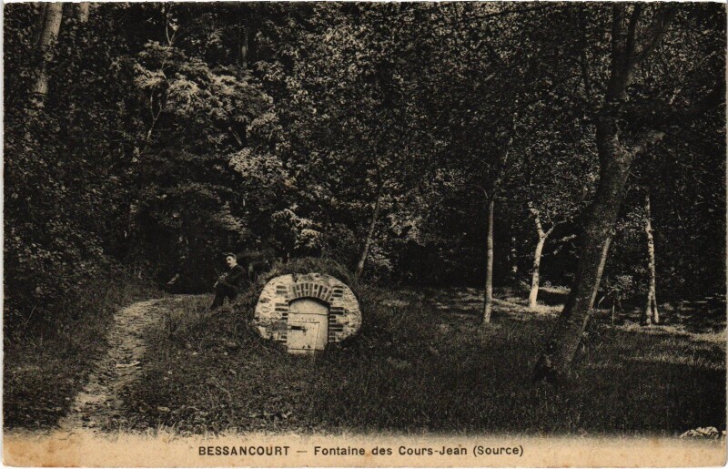 Carte postale ancienne Bessancourt Fontaine des Cours Jean à Bessancourt