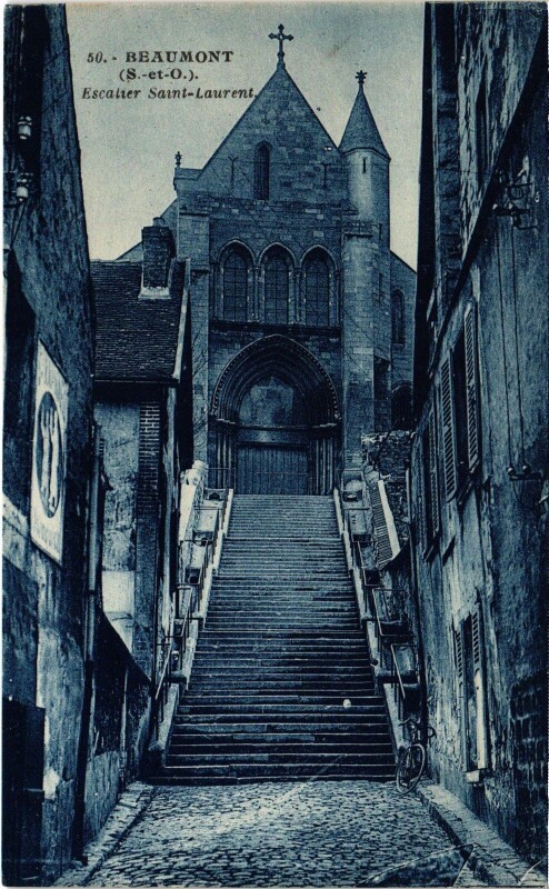 Carte postale ancienne Beaumont Escalier Saint-Laurent