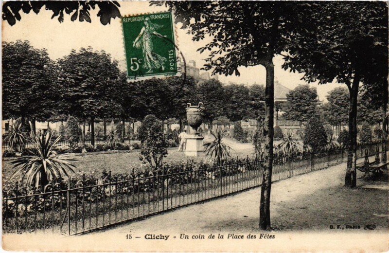 Carte postale ancienne Un coin de la Place des Fêtes à Clichy