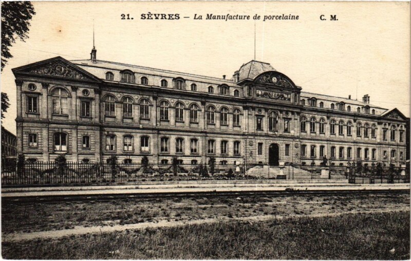 Carte postale ancienne Sevres La Manufacture de Porcelaine