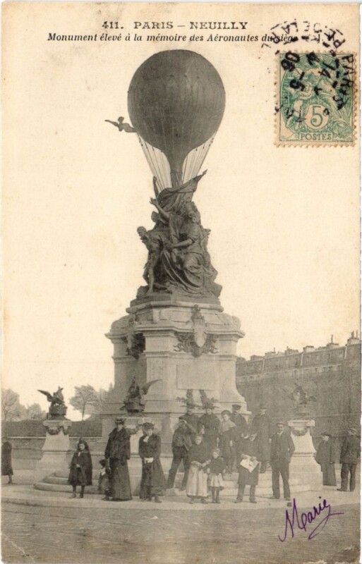 Carte postale ancienne Monument élevé à la mémoire des Aéronautes du siège à Paris 17e