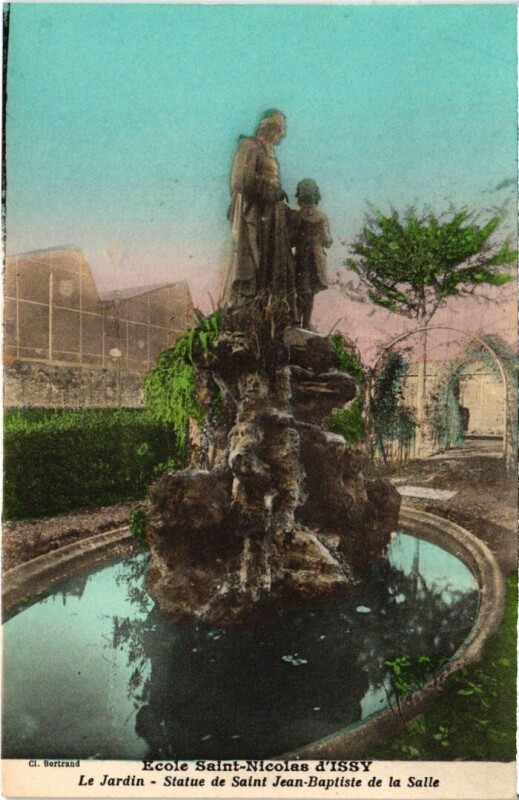 Carte postale ancienne Issy-les-Moulineaux Ecole Saint-Nicolas - Jardin - Statue à Issy-les-Moulineaux