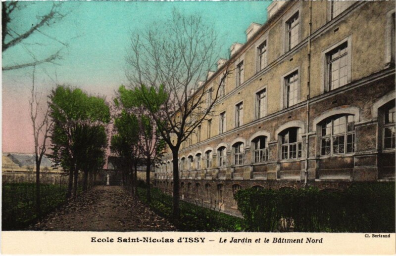 Carte postale ancienne Issy-les-Moulineaux Ecole Saint-Nicolas - Jardin - Batiment Nord à Issy-les-Moulineaux