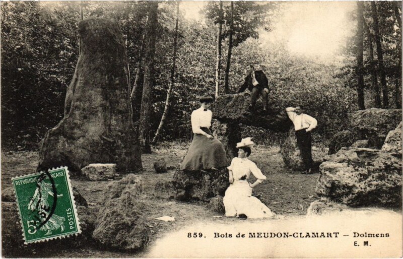 Carte postale ancienne Bois de Meudon-Clamart - Dolmens à Clamart