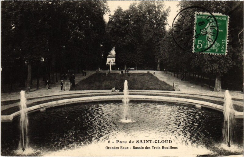 Carte postale ancienne Saint-Cloud Parc - Grandes Eaux - Bassin des Trois Bouillons à Saint-Cloud