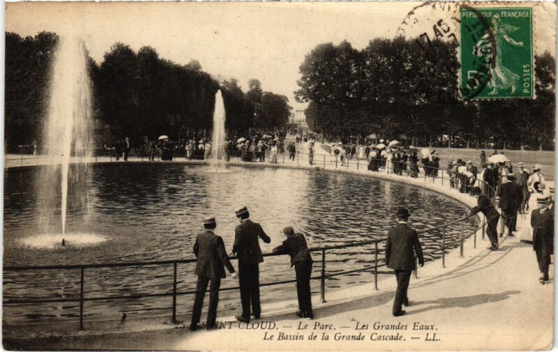 Carte postale ancienne Saint-Cloud Le Parc - Les Grandes Eaux à Saint-Cloud