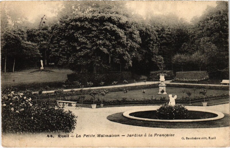 Carte postale ancienne Rueil-Malmaison La Petite Malmaison - Jardins a la Francaise à Rueil-Malmaison