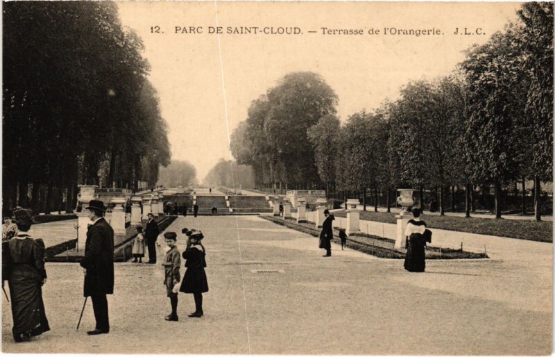 Carte postale ancienne Saint-Cloud Parc - Terrasse de l'Orangerie à Saint-Cloud