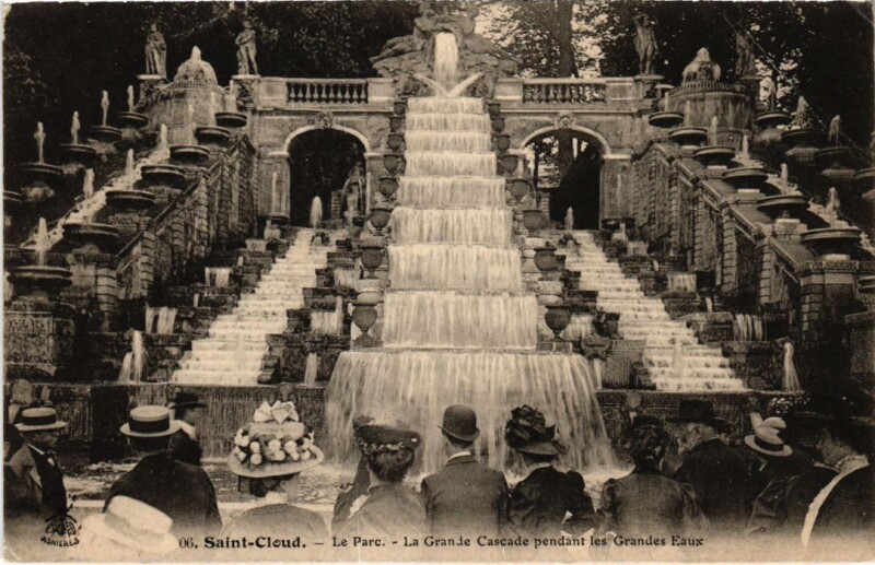 Carte postale ancienne Saint-Cloud Parc - Grande Cascade Pendant les Grandes Eaux à Saint-Cloud