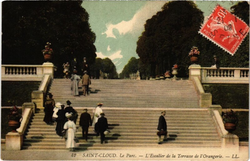Carte postale ancienne Saint-Cloud Le Parc - L'Escalier de la Terrasse de l'Orangerie à Saint-Cloud