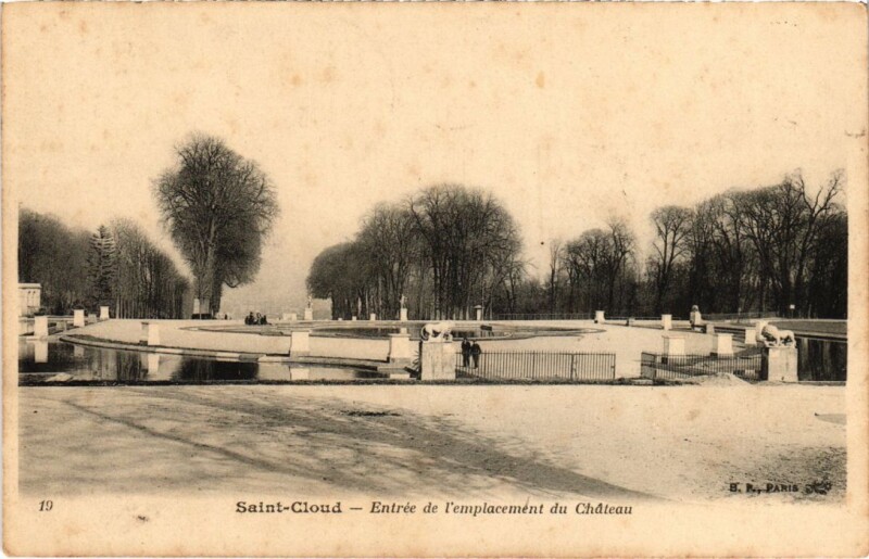 Carte postale ancienne Saint-Cloud Entree de l'Emplacement du Chateau à Saint-Cloud