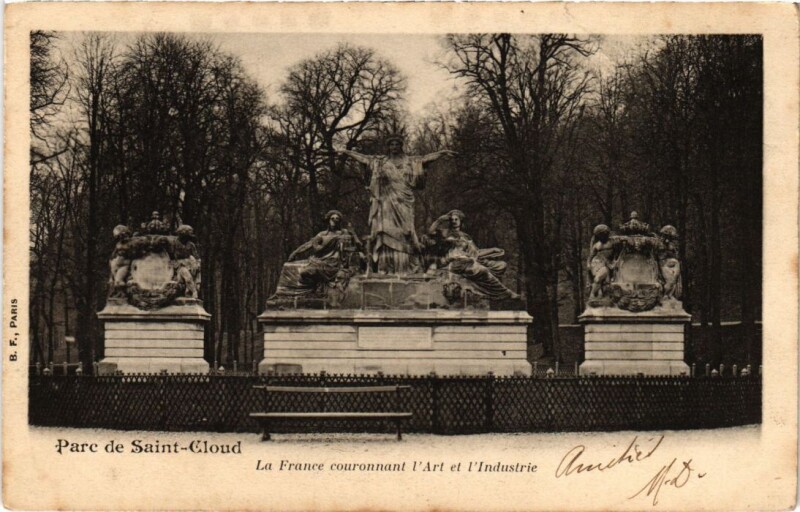 Carte postale ancienne Saint-Cloud Parc - Statues à Saint-Cloud