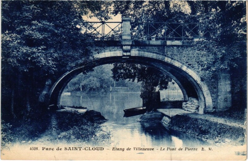 Carte postale ancienne Saint-Cloud Parc - Etang de Villeneuve - Pont de Pierre à Saint-Cloud