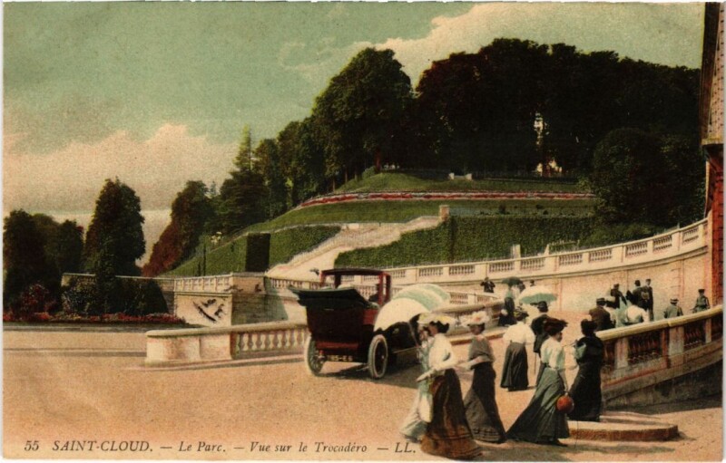 Carte postale ancienne Saint-Cloud Parc - Vue sur le Trocadero à Saint-Cloud