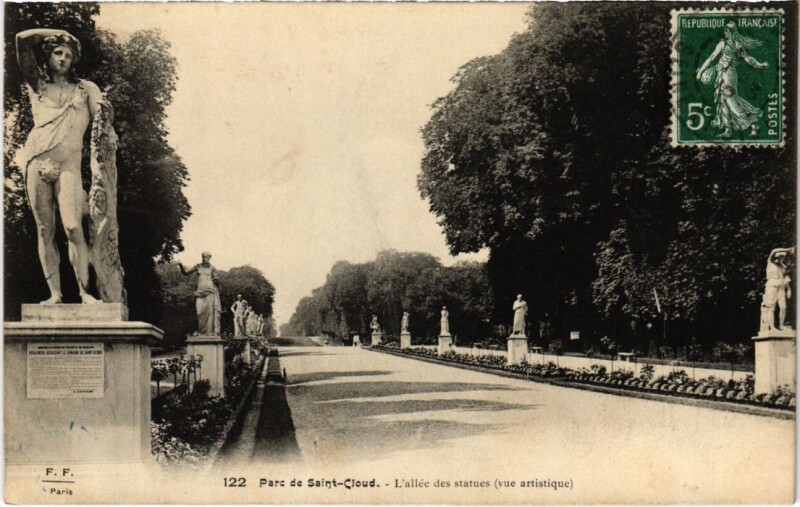 Carte postale ancienne Saint-Cloud Parc - L'Allee des Statues à Saint-Cloud
