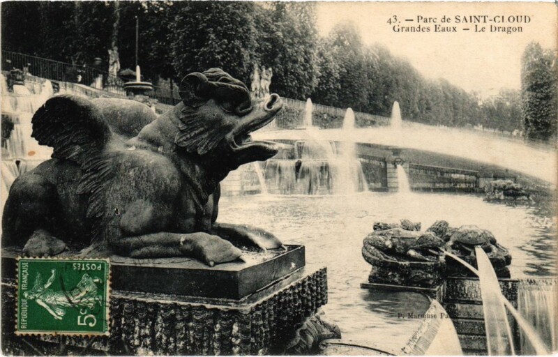 Carte postale ancienne Saint-Cloud Parc - Grandes Eaux - Le Dragon à Saint-Cloud