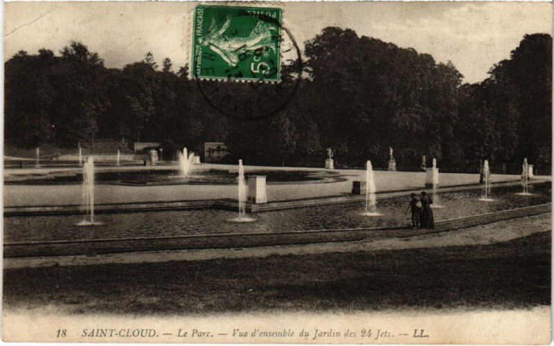 Carte postale ancienne Saint-Cloud Le Parc - Vue d'Ensemble du Jardin des 24 Jets à Saint-Cloud