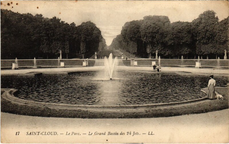 Carte postale ancienne Saint-Cloud Parc - Le Grand Bassin des 24 Jets à Saint-Cloud